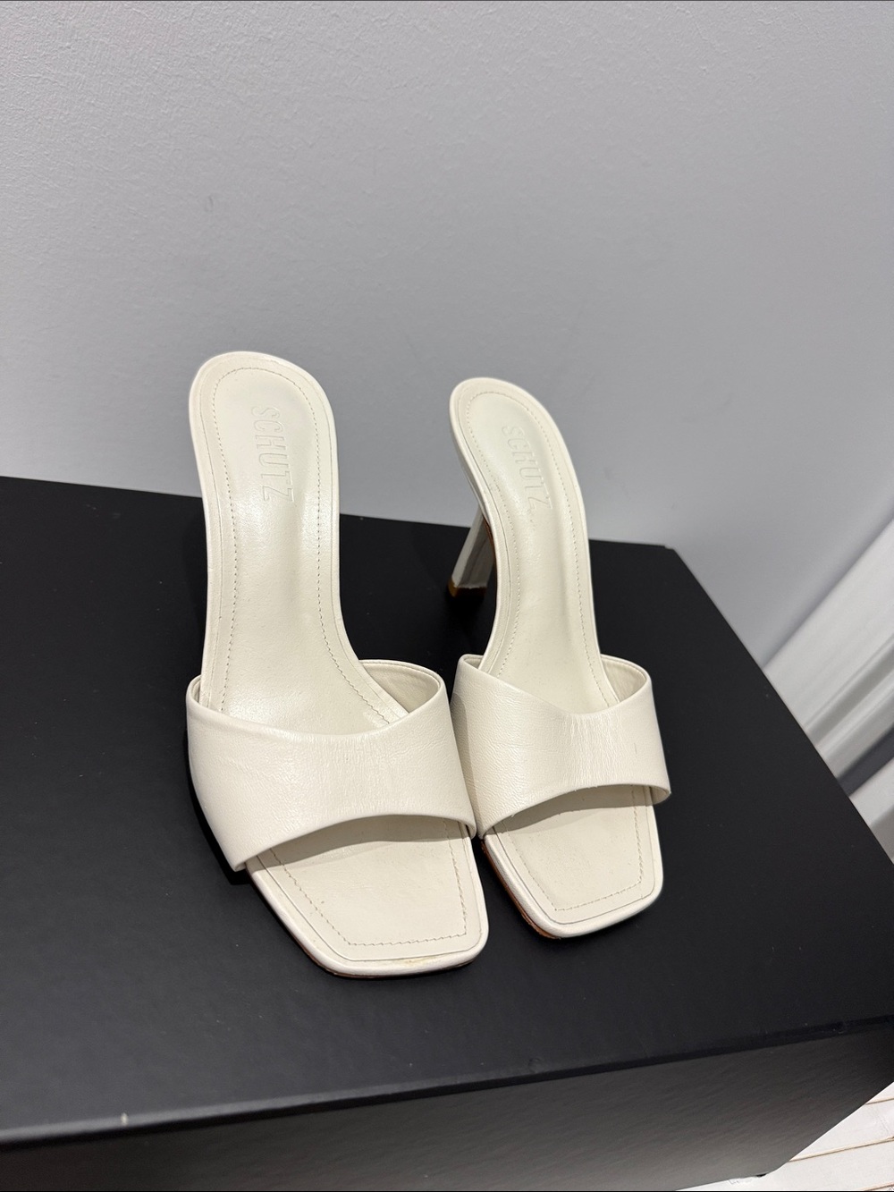 SCHUTZ Off-White Square-Toe Slip-On Mules